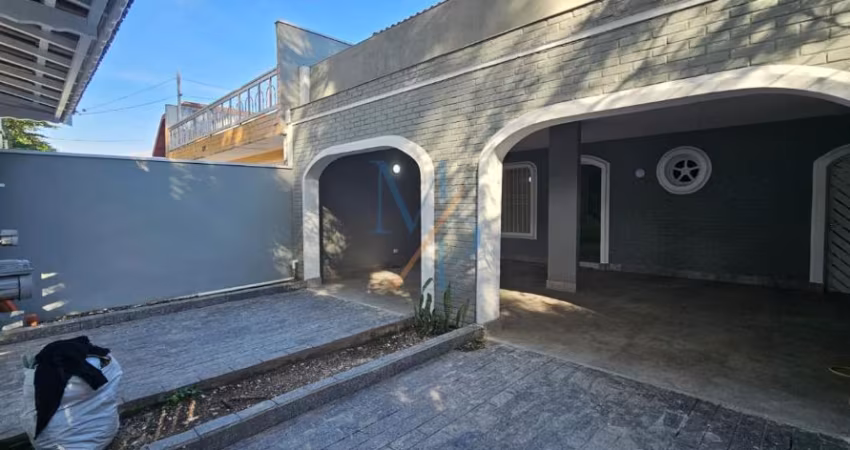 Linda casa com 3 quartos e sacada ampla, no bairro Jardim Satélite - Ótima localização, fácil acesso a Dutra e Anel Viário