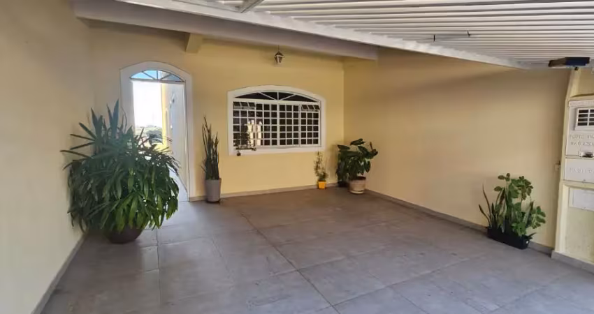Linda casa com churrasqueira e quartos com sacadas, no Bosque dos Eucaliptos - Ótima localização, tendo variedades de comércios e ficando próximo ao Sesi