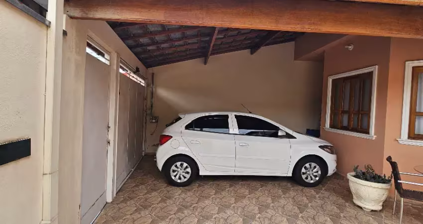 Excelente casa com planejados e aquecimento a gás - Ótima localização, com fácil acesso a Dutra e outras rodovias