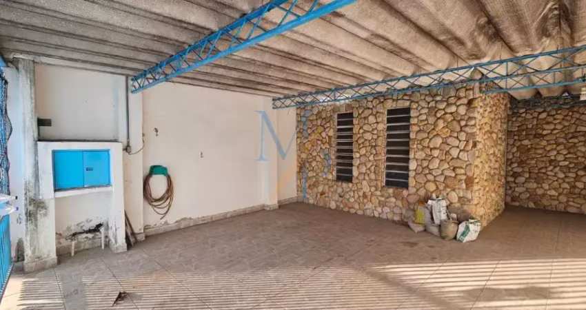 Linda casa com 2 quartos e copa - ótima localização, ficando próximo ao centro esportivo morumbi e diversidades de comércios