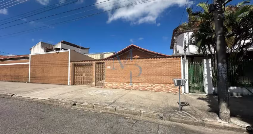 Linda casa com 3 quartos e 1 suíte - ótima localização, próximo  a casa do idoso e comércios.