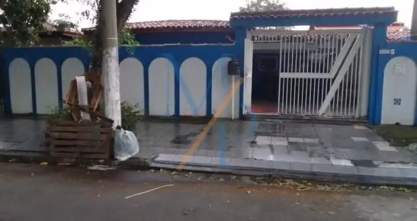 Casa em rua sem saída e com suíte - ótima localização, com comércios e padarias na região