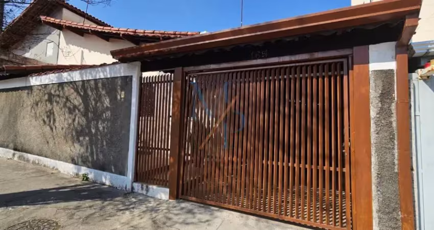 Linda casa com teto retrátil e suíte - ótima localização, rua tranquila e próximo  do mercado máximo