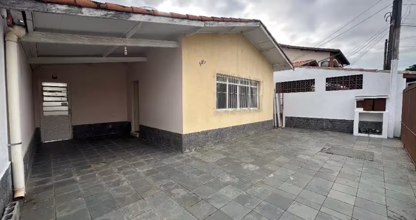 Casa térrea em rua sem saída – 3 quartos, quintal e 250m² de terreno