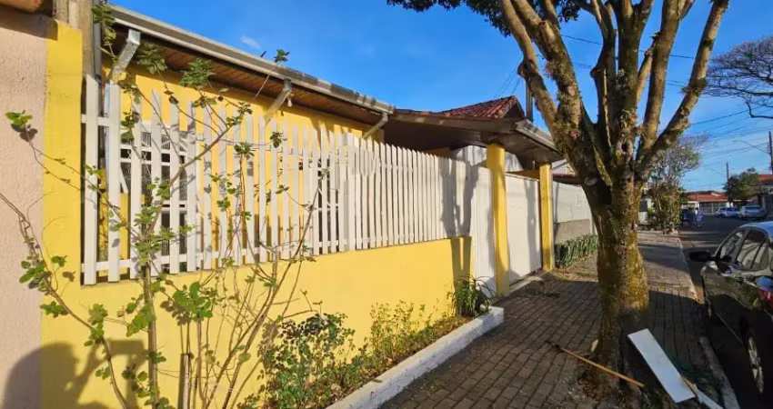 Casa com 2 quartos e quintal - ótima localização, região tranquila e próxima da av. cidade jardim