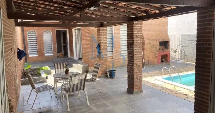 Linda casa com piscina e ponto comercial - ótima localização, perto da lojas cem e da av. andrômeda