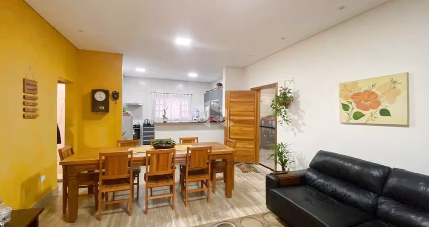 Casa com 02 Suítes, sala estilo americana e cozinha planejada, 165m² por R$ 770.000,00 - Chácara Belvedere - Mairiporã-SP