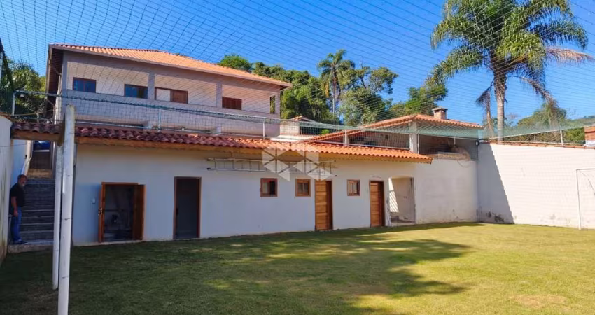 Chacara  com 3 suites, 318m² de construção, á venda por R$  2.500.000,00 .