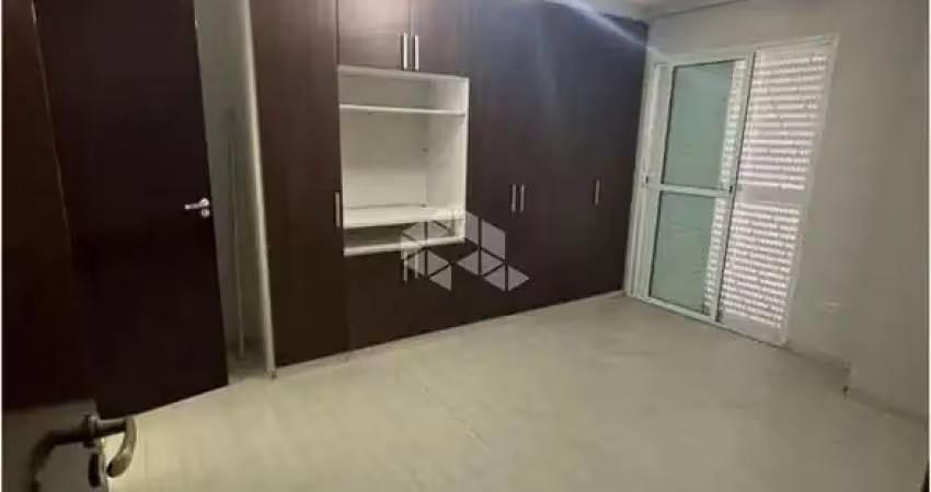 Sobrado no bairro jardim tem 108 metros com 4 dormitórios