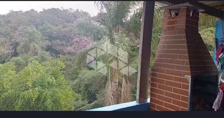 casa sobrado,250m², Eldorado - Diadema, 3 dormitórios, 3 banheiros,  1 cozinha, 1 sala, vaga de garagem, quintal com pomar, edícula nos fundos.