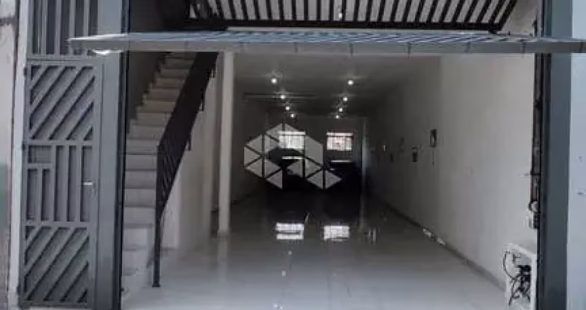Casa com salão, 280m², utinga- santo andré,2 dormitórios sendo 1 suíte,1 sala, 3 banheiros,, varanda com churrasqueira,10 vagas no salão.