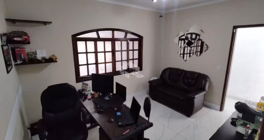 Casa com salão, 280m², utinga- santo andré,2 dormitórios sendo 1 suíte,1 sala, 3 banheiros,, varanda com churrasqueira,10 vagas no salão.