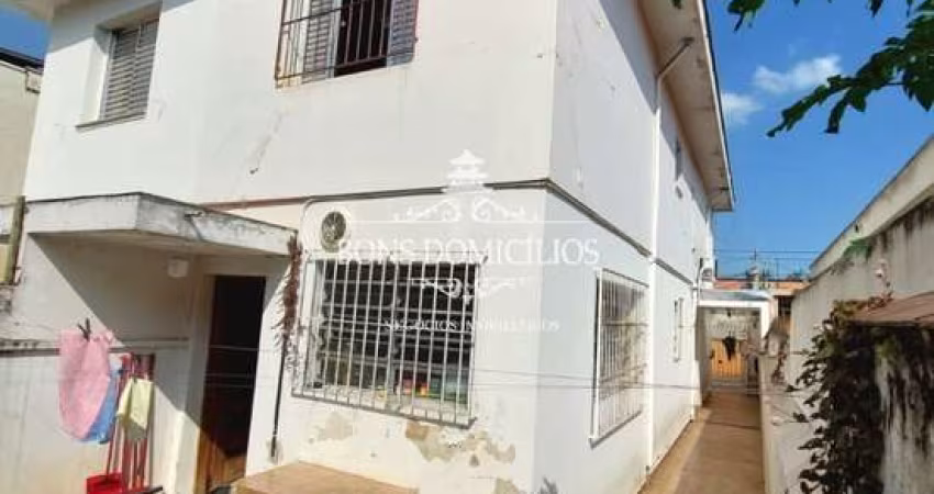 Casa com dois quartos ao lado da estação Morumbi do metrô.