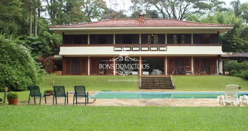 Casa de Alto Padrão - 6.700m² de terreno no Miolo da Granja! 4d/2sts - Linda propriedade, home office, piscina, gourmet