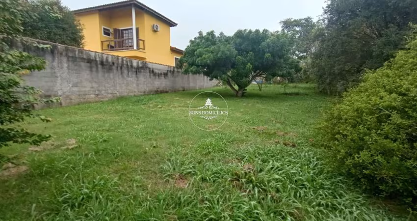 TERRENO PLANO COM 600M² EM CONDOMÍNIO!
