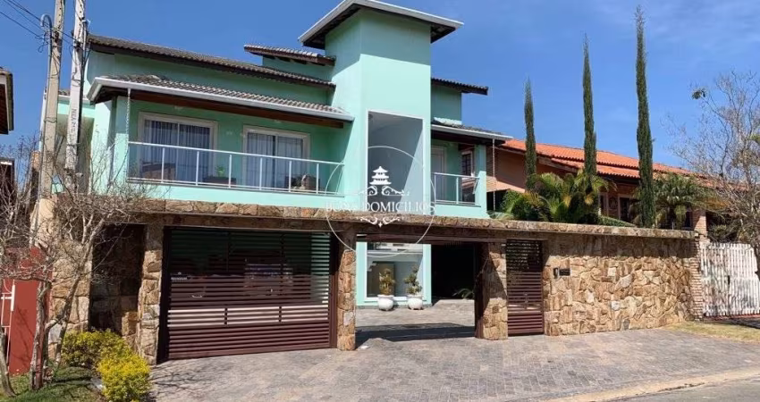 CASA DE CONDOMÍNIO COM 04 DORMS E PISCINA COM 390m²!