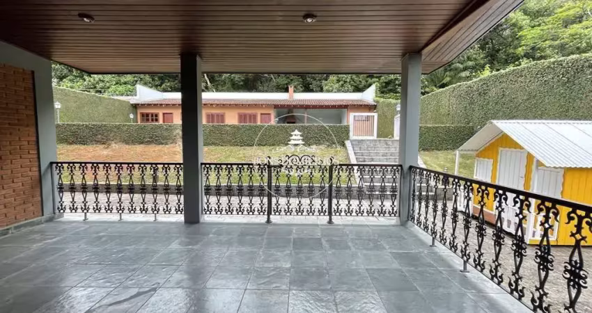 NO CORAÇÃO DA GRANJA VIANA -  4 DORMITÓRIOS / 2 SUITS /  piscina, gourmet, hóspedes!