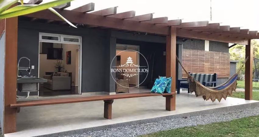 Venha para o lado bom da granja viana, casa alto padrão 04 dorms/01 suíte!