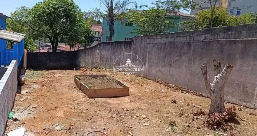 Terreno de esquina com quase 180m no centro de cotia por apenas 299 mil