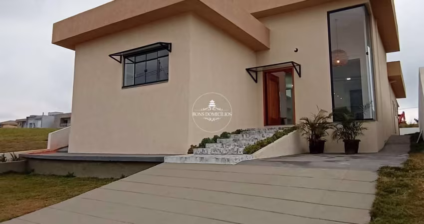 IMPECÁVEL CASA DE CONDOMÍNIO COM PISCINA E QUINTAL