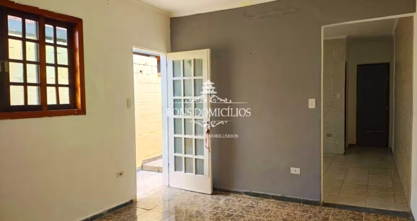 Aluga casa 2 dorms em rua fechada prox. a concessionária Discovel de Cotia