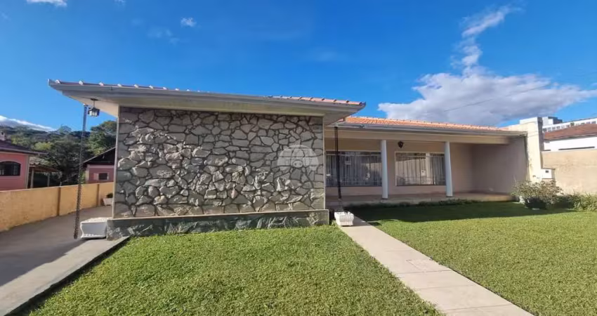 Casa com 3 quartos para alugar na Rua da Liberdade, 706, Centro, Irati
