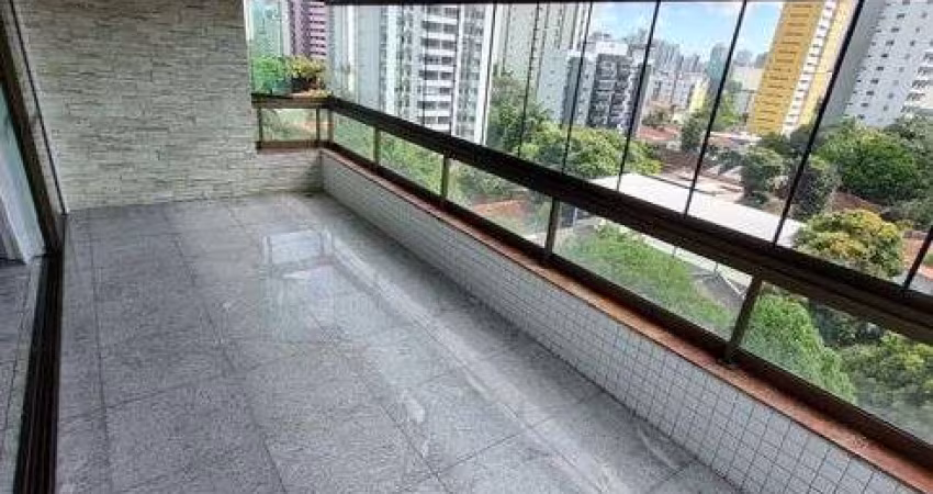 Apartamento de alto padrão com 4 suítes, muito bem localizado em Santana.