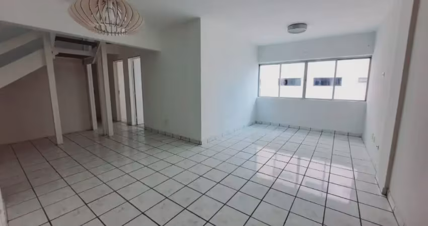 Cobertura duplex à venda com 5 quartos sendo 1 suíte, nos Aflitos.
