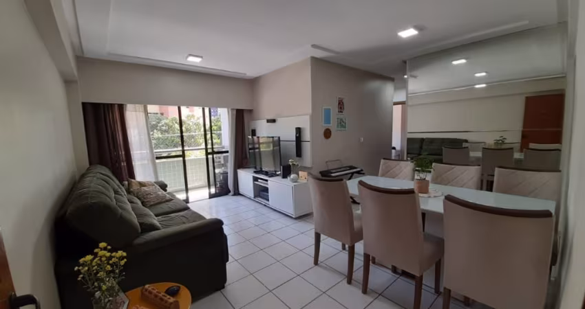 Apartamento à venda com 3 quartos sendo 1 suíte, nos Aflitos.