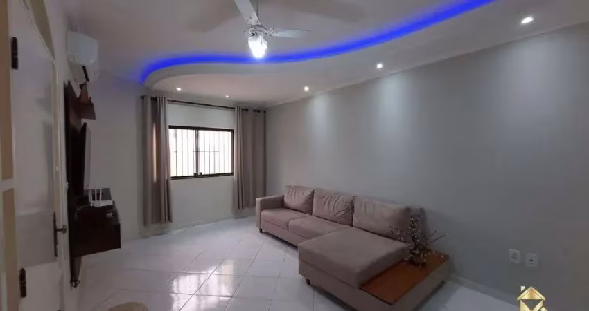 Casa à Venda em Jardim Gurilandia, Taubaté - SP