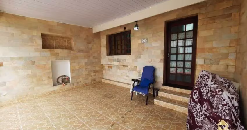 Sobrado à Venda em Vila Iapi, Taubaté - SP