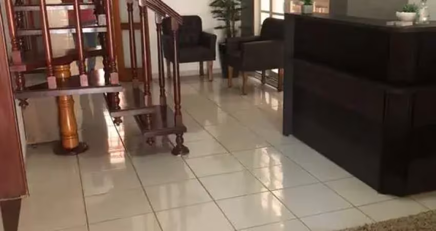 Sobrado á venda em via publica com 2 quartos, sendo 1 Suíte