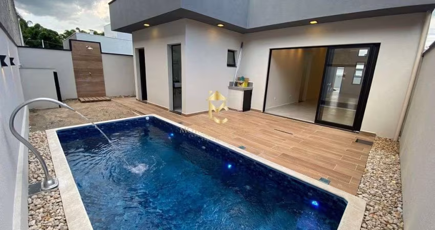 Casa com piscina em condomínio com 3 dormitórios.
