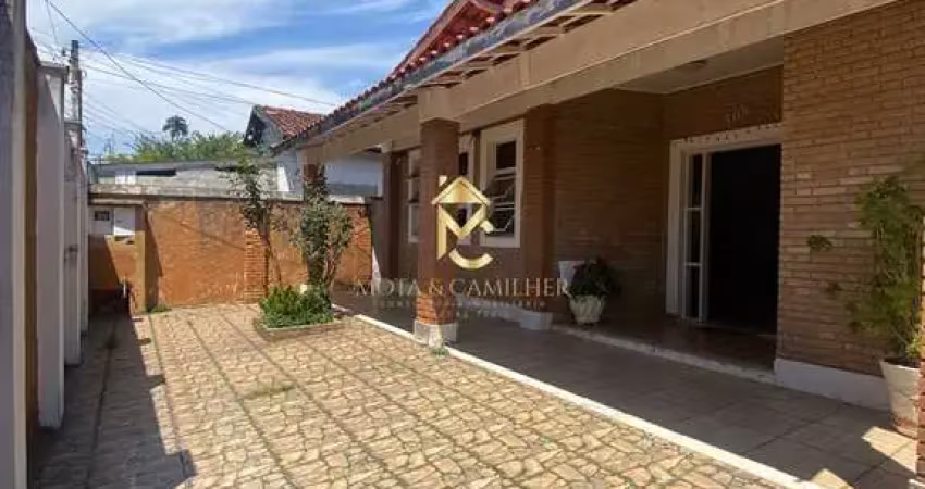 Vendo casa térrea com ótima localização para fins comerciais