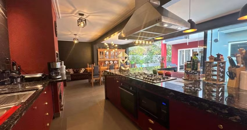 Casa com área Gourmet à venda em condomínio.