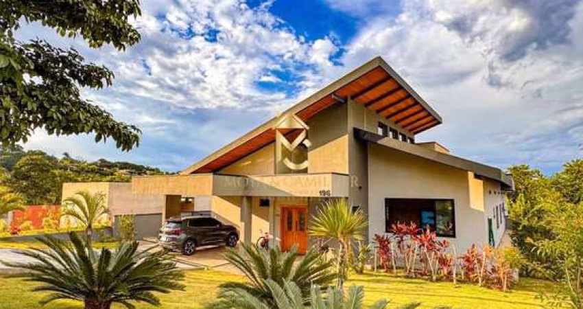 Casa de Alto Padrão com piscina à venda em Taubaté.