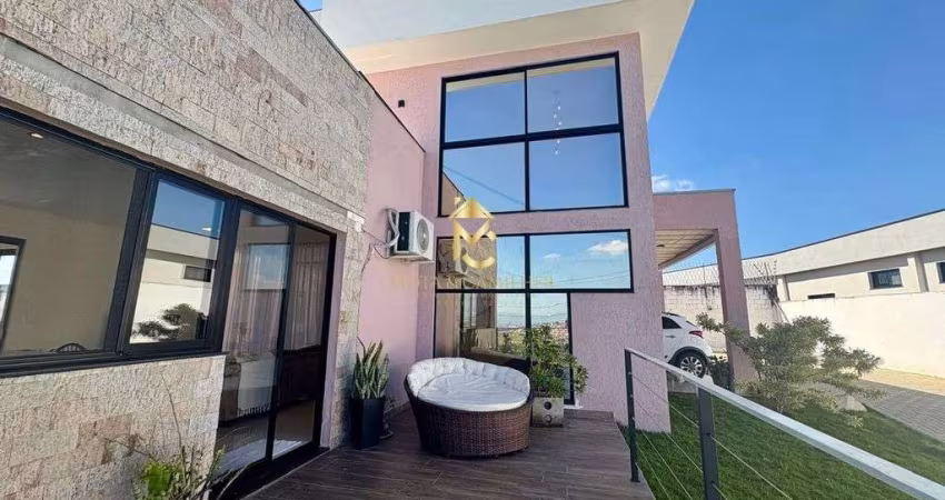 Casa à venda em condomínio com 3 dormitórios sendo 1 suíte .