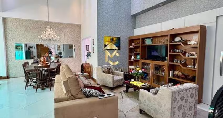 Casa com varanda Gourmet e piscina à vneda em condomínio fechado