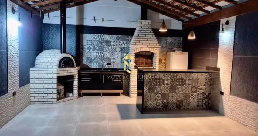 Casa sobrado com 3 dormitórios e área gourmet à venda em taubaté.