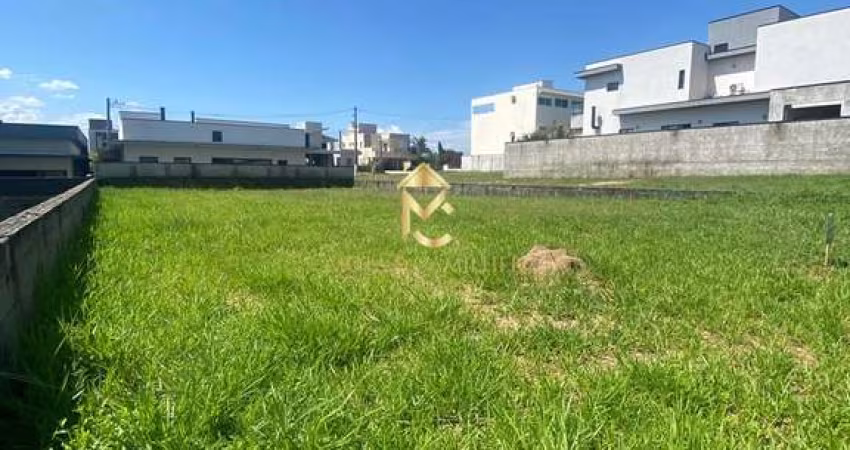 Terreno à venda em condomínio fechado.