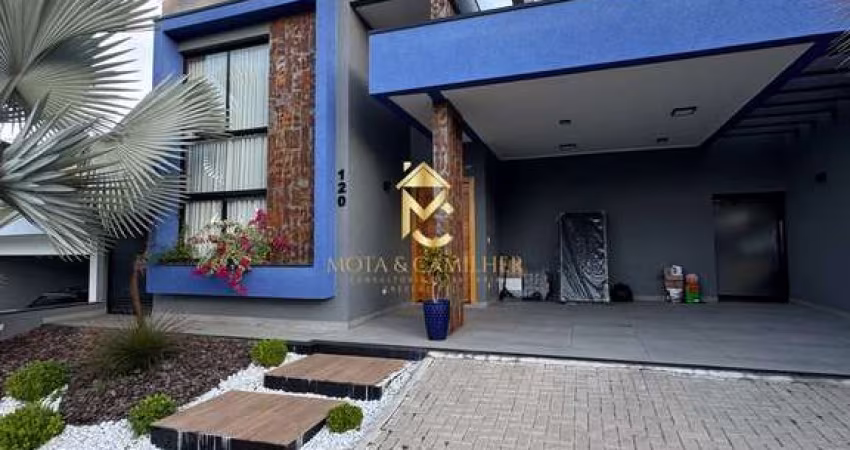 Casa térrea com piscina à venda em Condomínio.