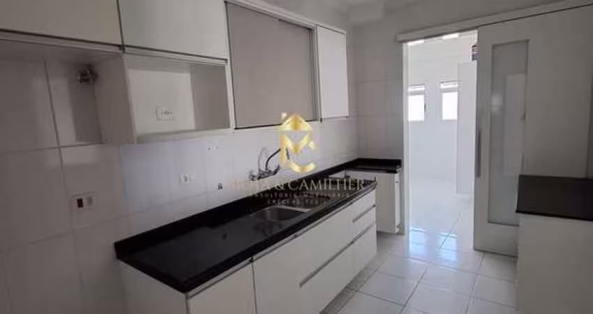 Apartamento com sacada disponível para locação.