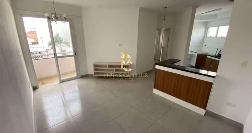 Apartamento com sacada e 2 quartos, disponível locação em excelente localização
