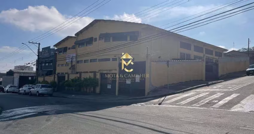 Galpão em excelente localização nas margens da dutra com 601 m²