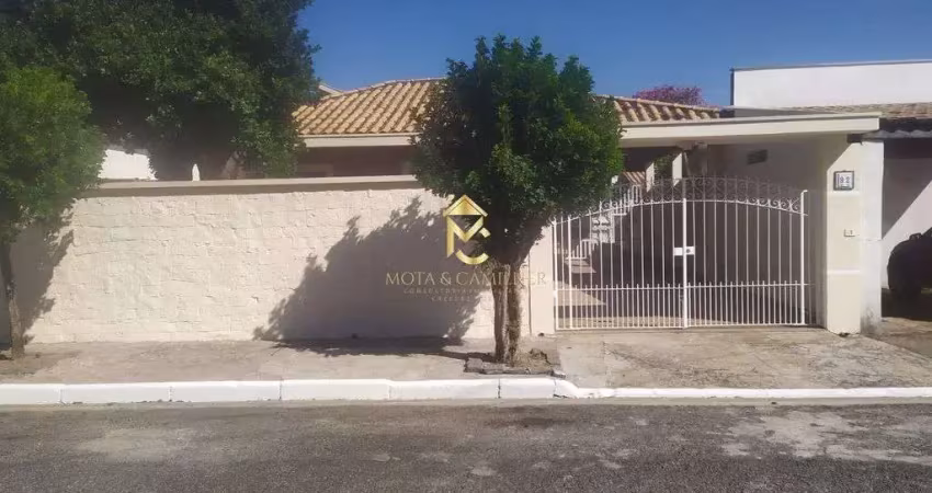 Casa em condomínio boa localização disponível para locação