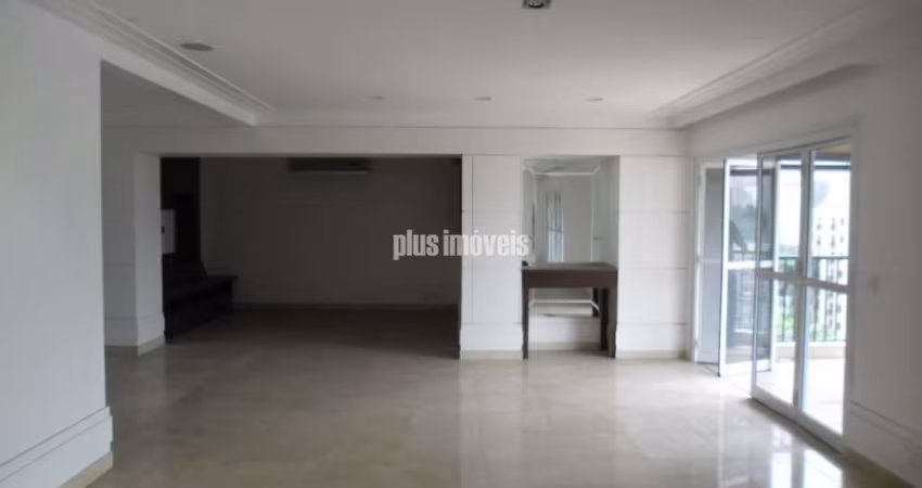 QUATRO SUITES , EXCELENTE LOCALIZAÇÃO
