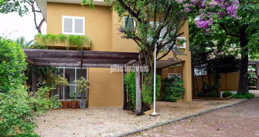 CASA CONDOMINIO FECHADO 4 SUITES 3 GARAGEM , CHURRASQUEIRA E PISCINA