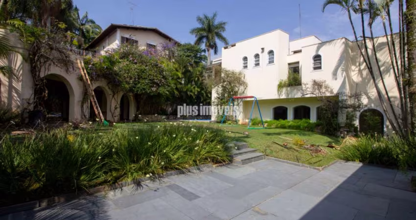 Morumbi, Próximo a Casa da Fazenda 1.127,0m² Área de Terreno , 617,0m² AC,  4 Suítes, 8 Gar, Piscina