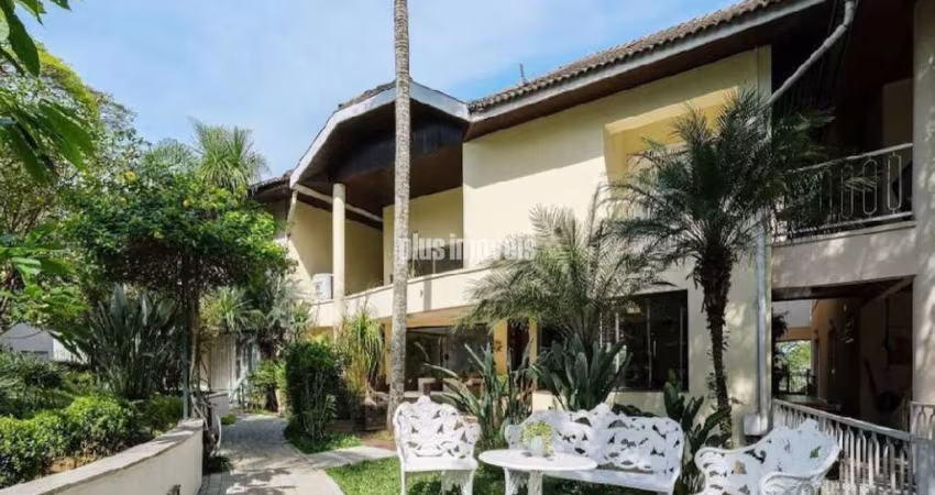 Casa em condomínio maravilhoso com apenas 4 casas com área (de 2500 m2