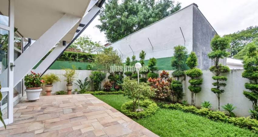JARDIM LEONOR, 240,0M² ÁREA CONSATRUÍDA, 314,0M² ÁREA DE TERRENO 4 DORMS, SUÍTE 4 GAR